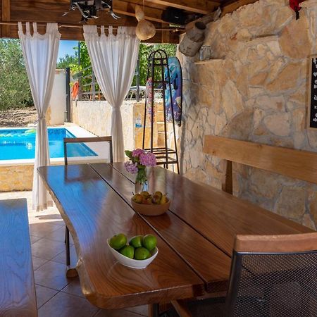 Plum Holiday Home Kastel Stari Exterior photo