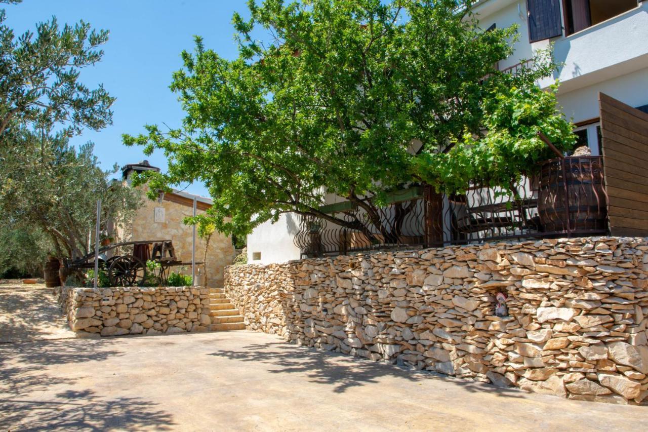 Plum Holiday Home Kastel Stari Exterior photo