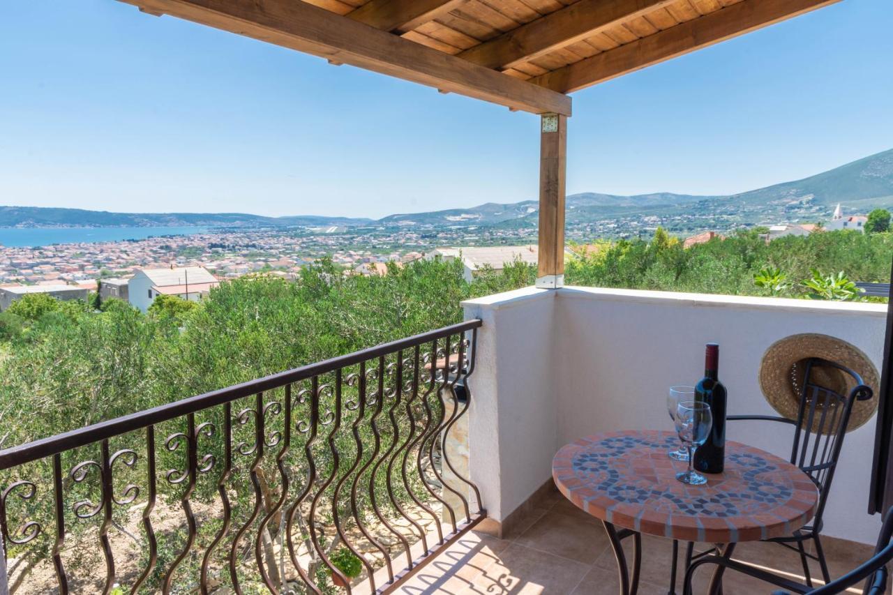 Plum Holiday Home Kastel Stari Exterior photo