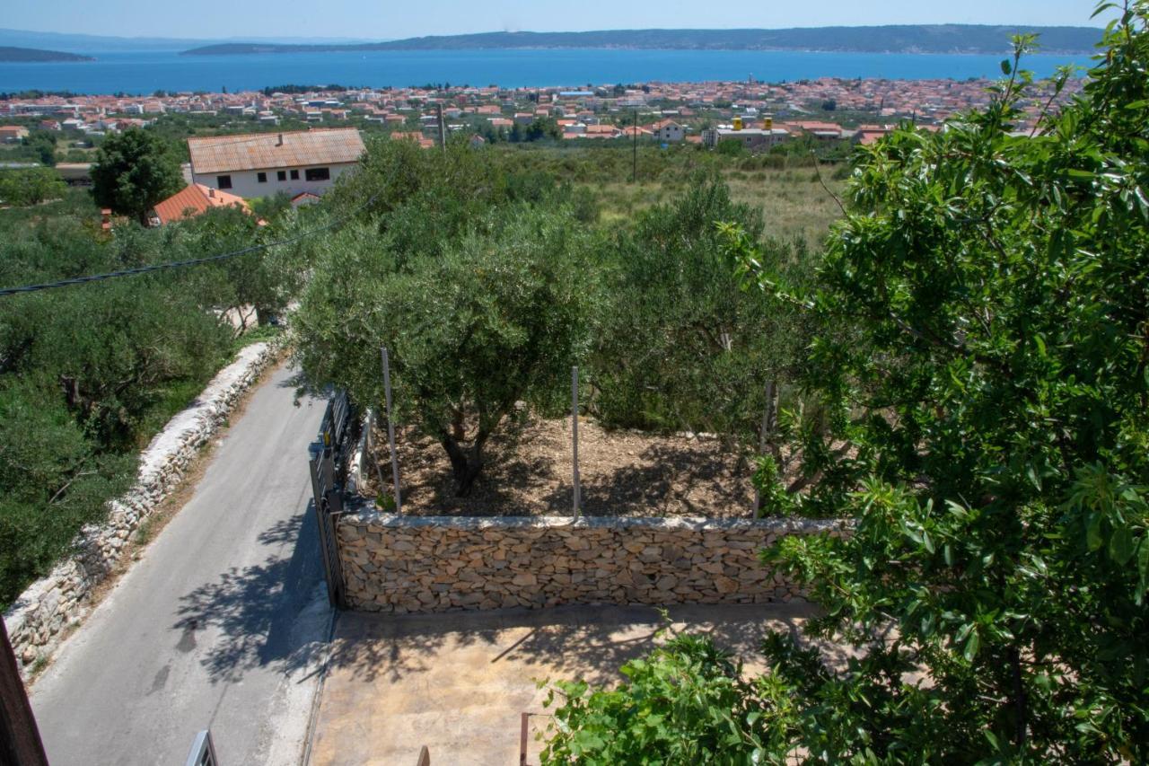 Plum Holiday Home Kastel Stari Exterior photo