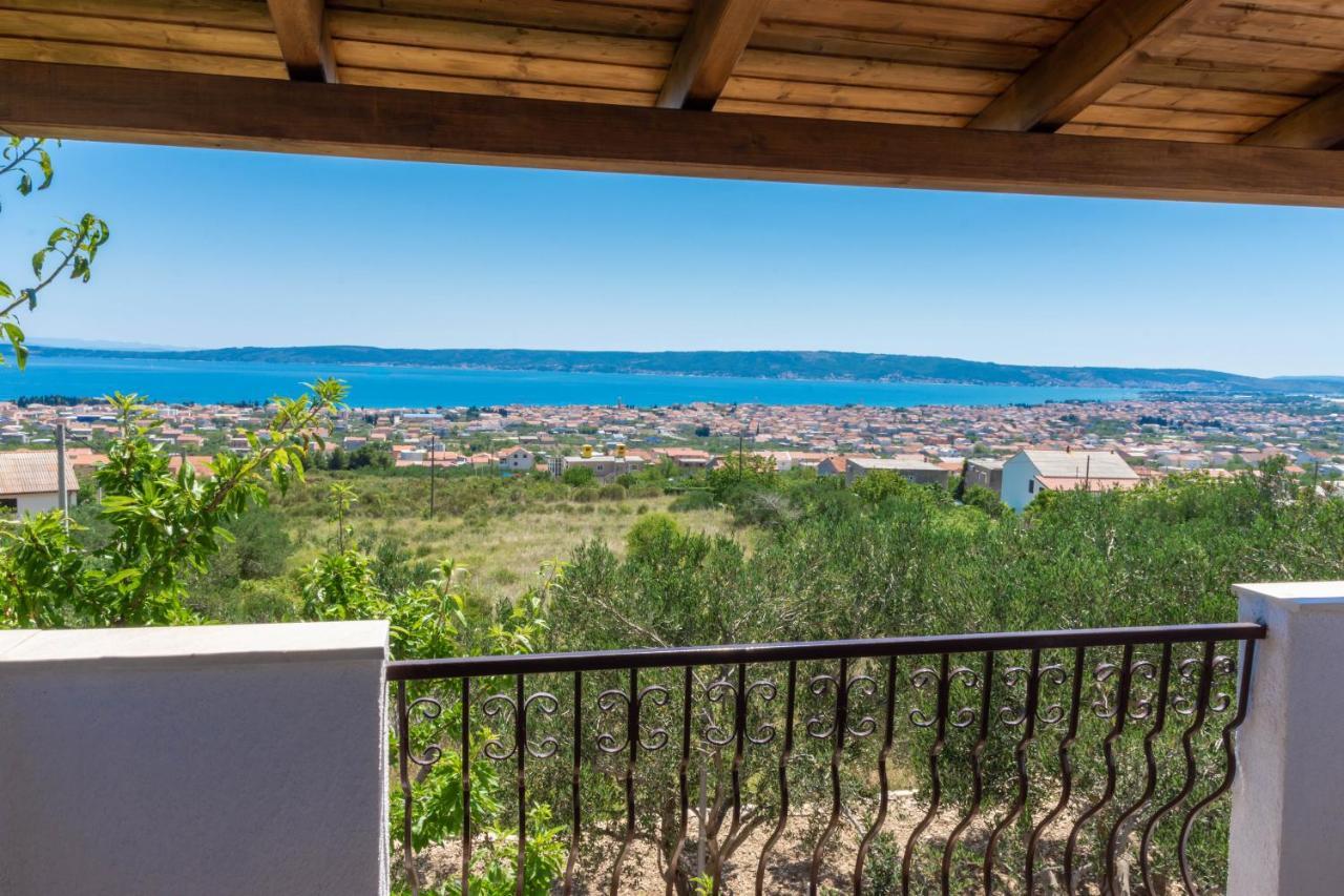 Plum Holiday Home Kastel Stari Exterior photo
