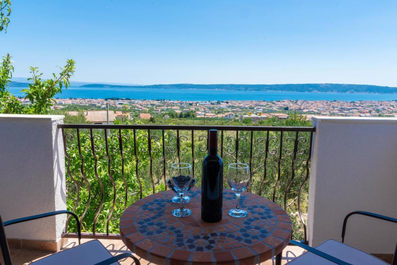 Plum Holiday Home Kastel Stari Exterior photo