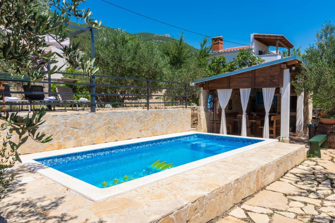 Plum Holiday Home Kastel Stari Exterior photo