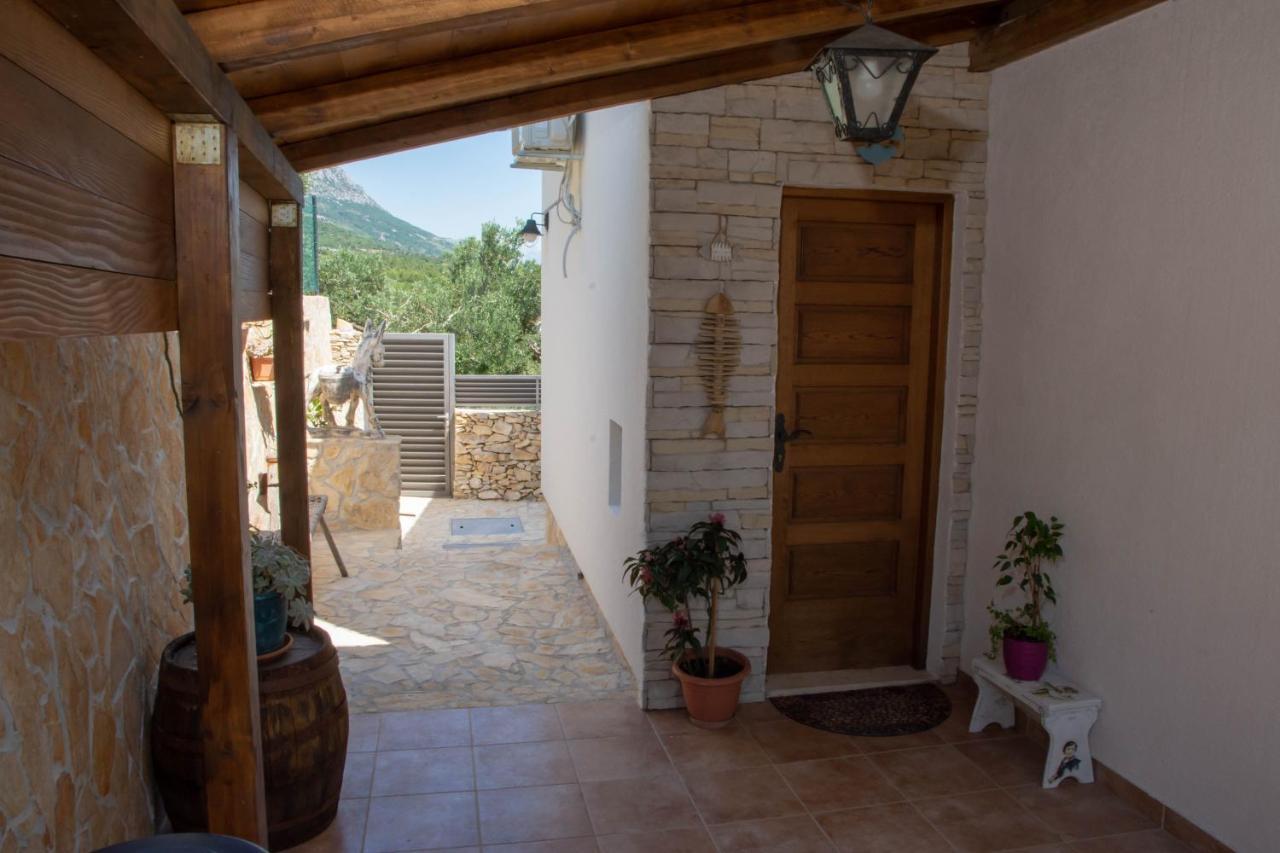 Plum Holiday Home Kastel Stari Exterior photo